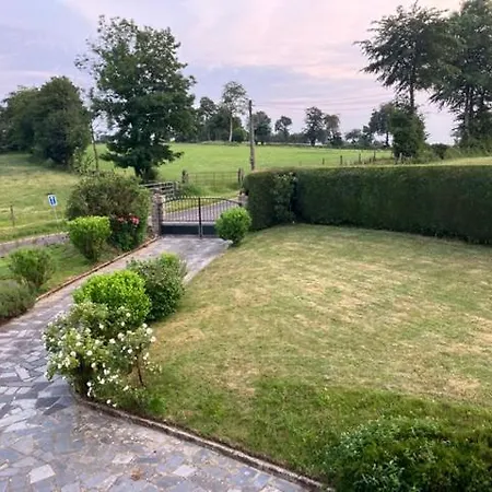3 Bedroom Farmhouse In Normandy Сasa de vacaciones